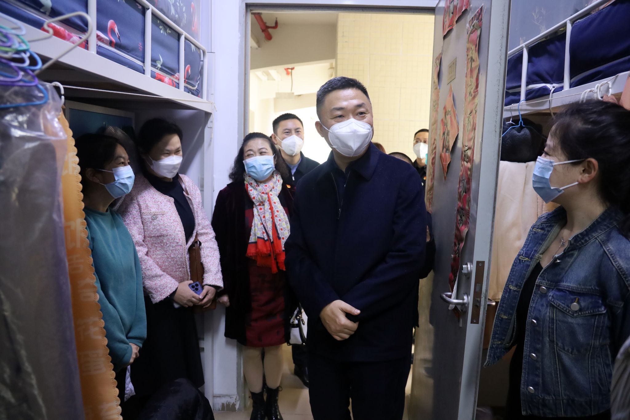 团广东省委书记冉波慰问beat365官网留校学生和医护人员