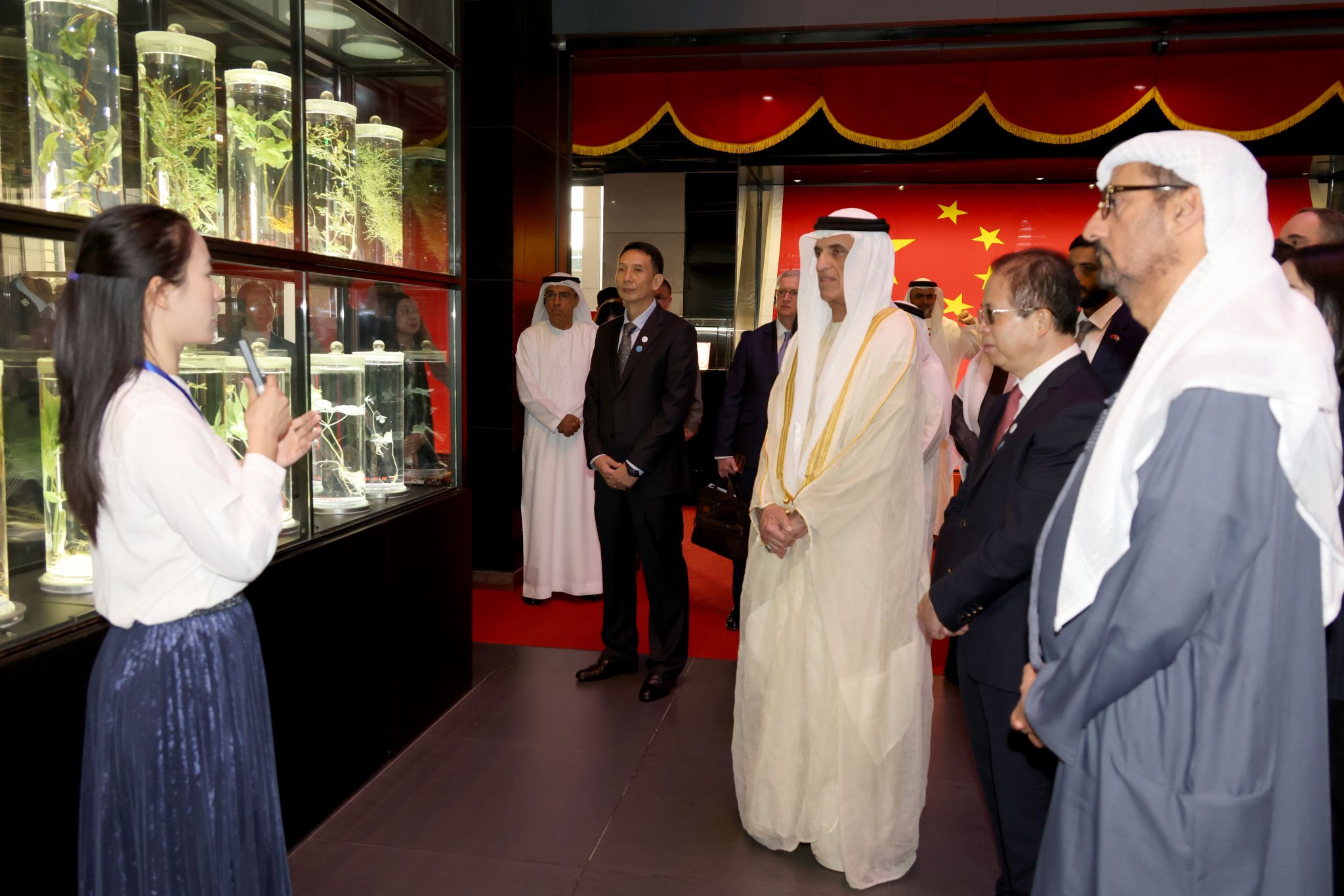 阿联酋联邦最高委员会成员、哈伊马角酋长访问beat365英国官网网站