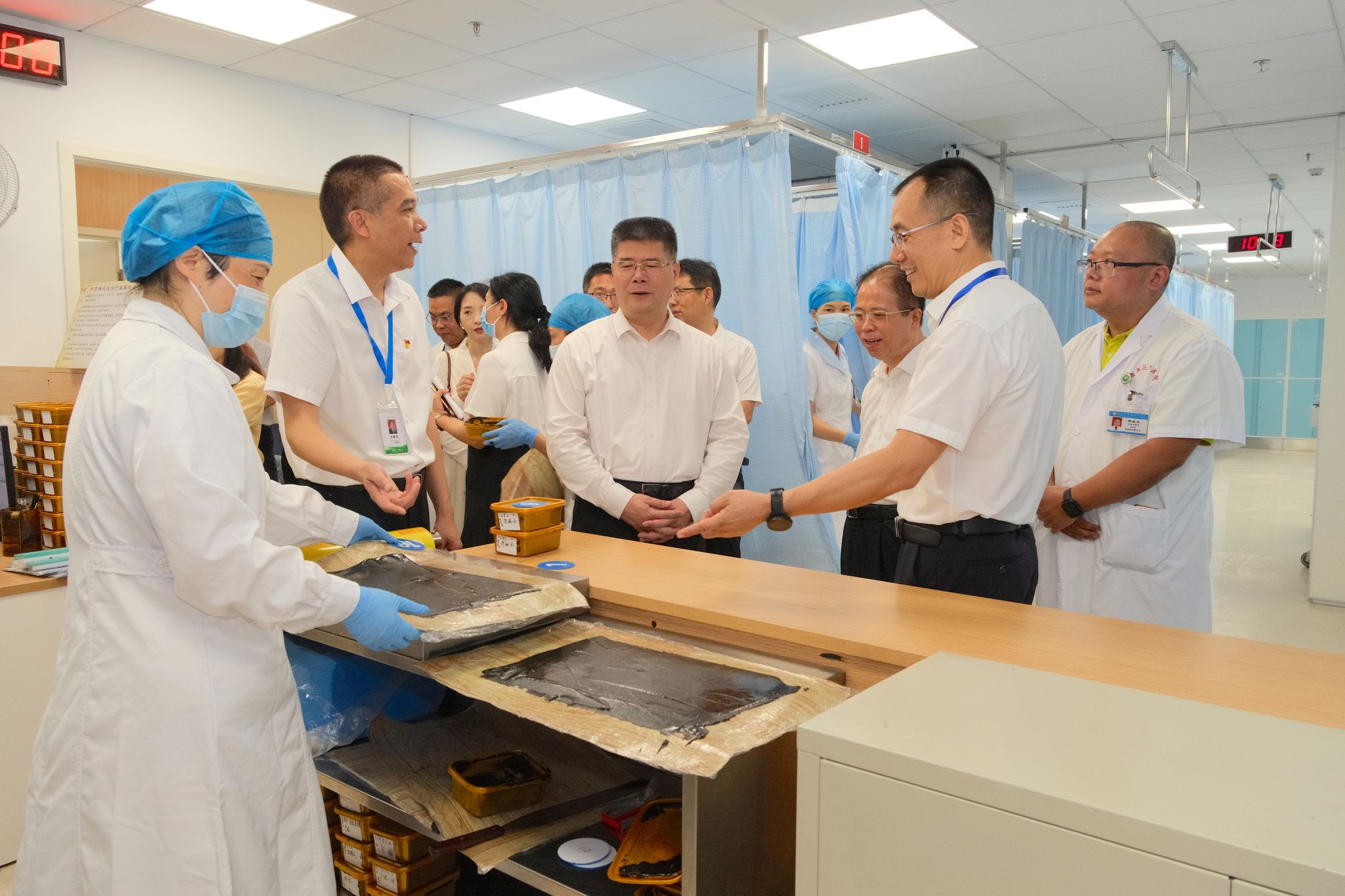 beat365英国官网网站与番禺区共商校政合作共建番禺区中医院