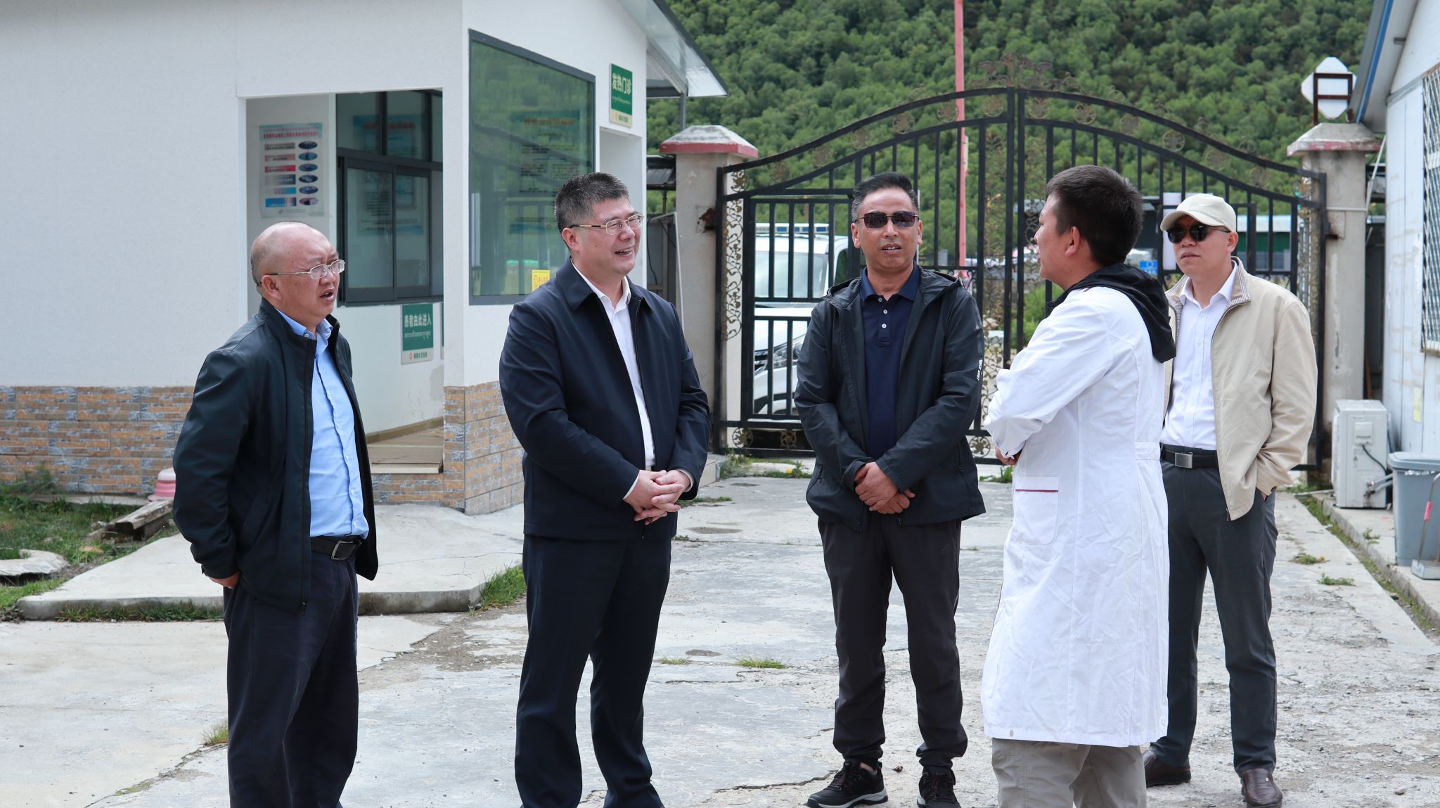 陈文锋带队赴西藏新疆看望援藏援疆干部和暑期家访并考察调研对口支援工作