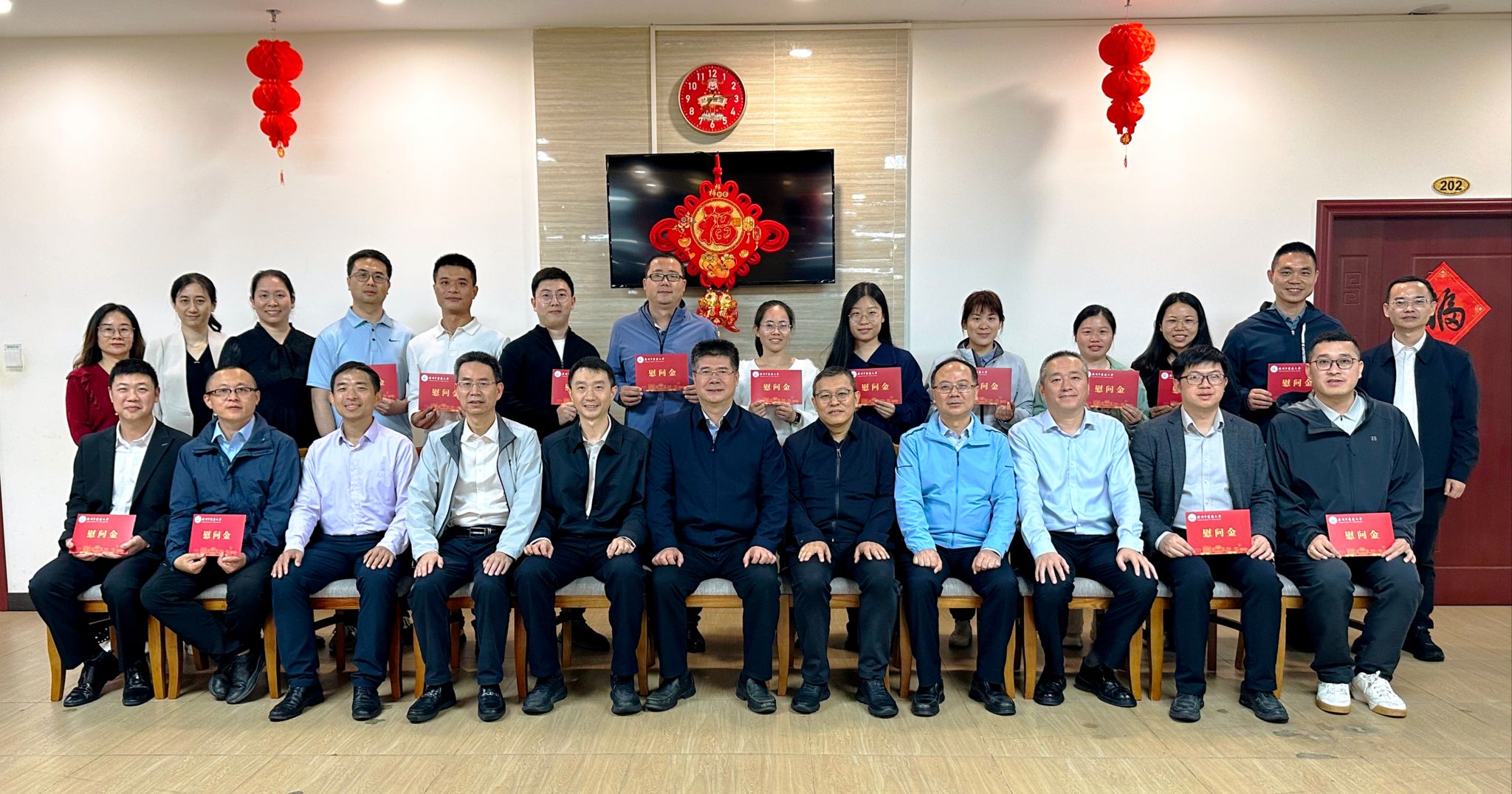 学校党委开展外派干部春节慰问活动