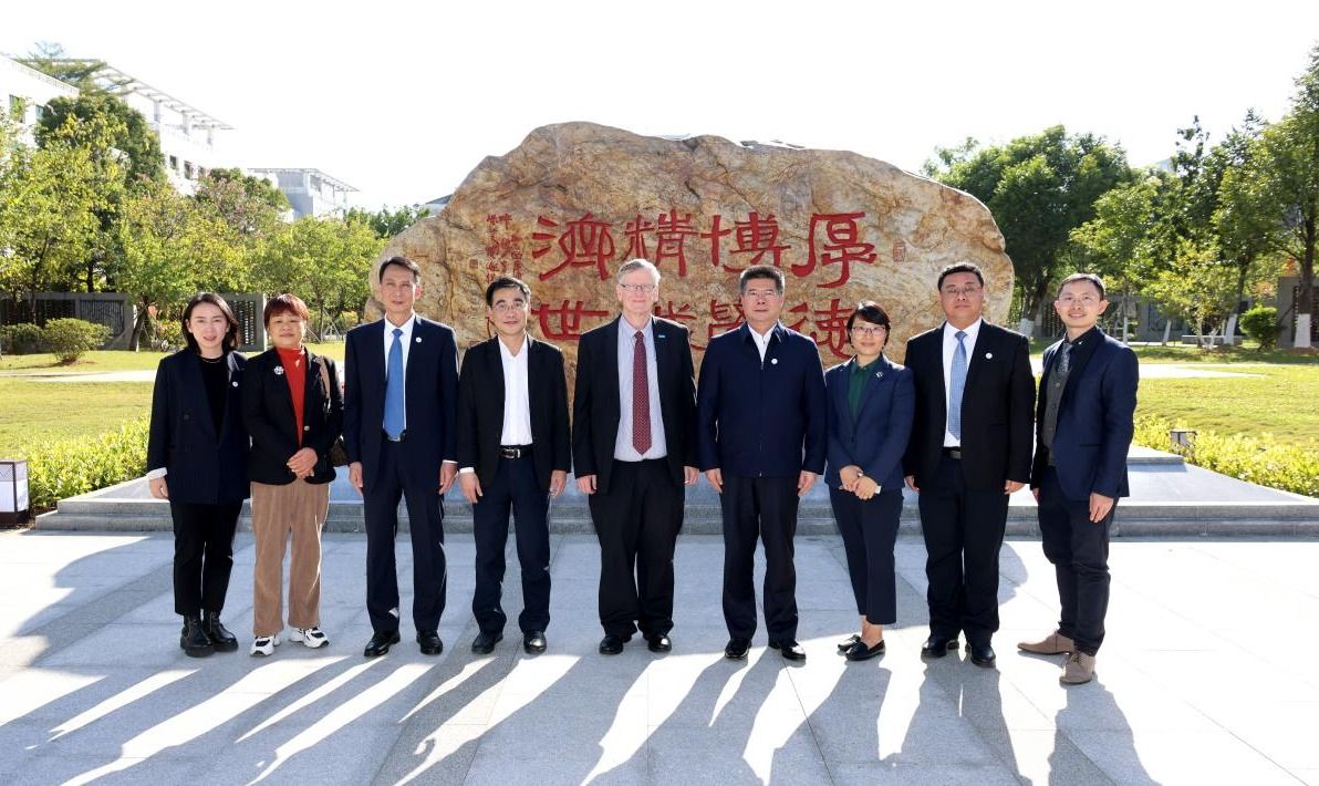 世界卫生组织整合医疗服务司司长鲁迪·埃格斯一行访问beat365英国官网网站