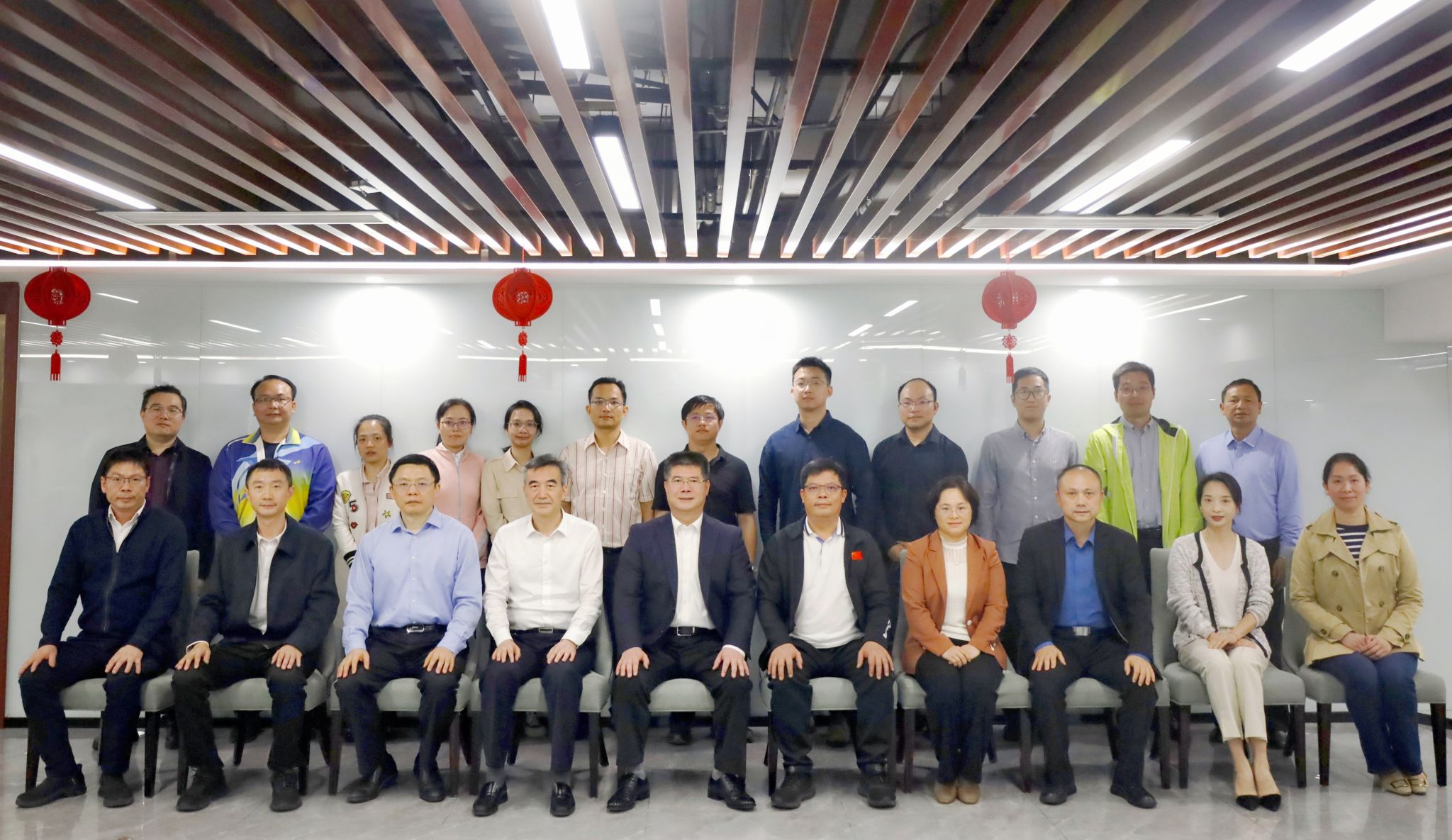 陈文锋慰问学校外派干部代表