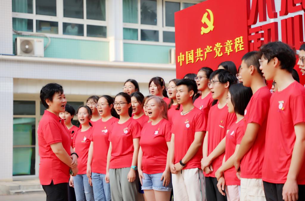 党委书记张建华思政第一课走出教室学党史