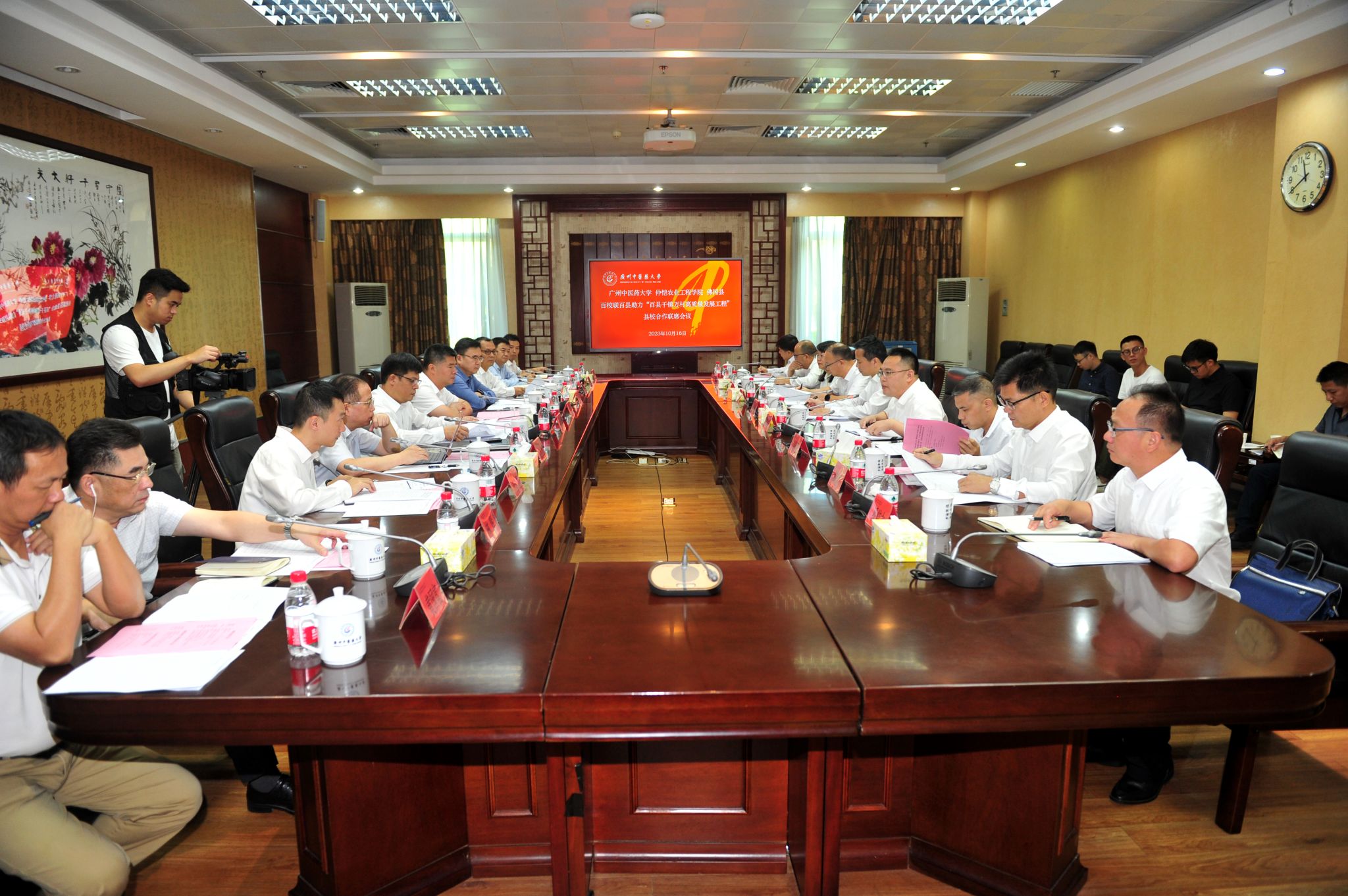 beat365英国官网网站与仲恺农业工程学院、佛冈县召开百校联百县助力“百县千镇万村高质量发展工程”行动县校合作联席会议