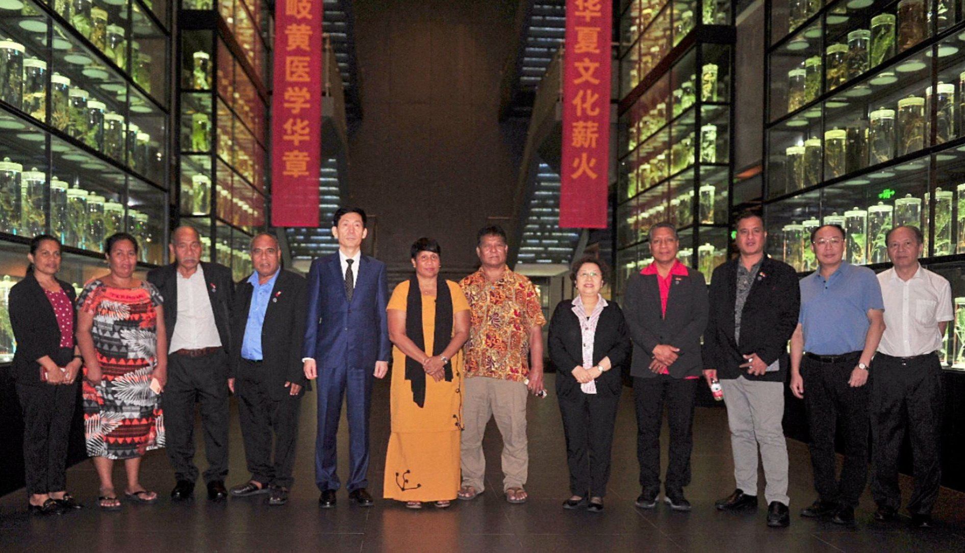 基里巴斯共和国议长坦加丽基·里特及代表团一行来beat365英国官网网站访问