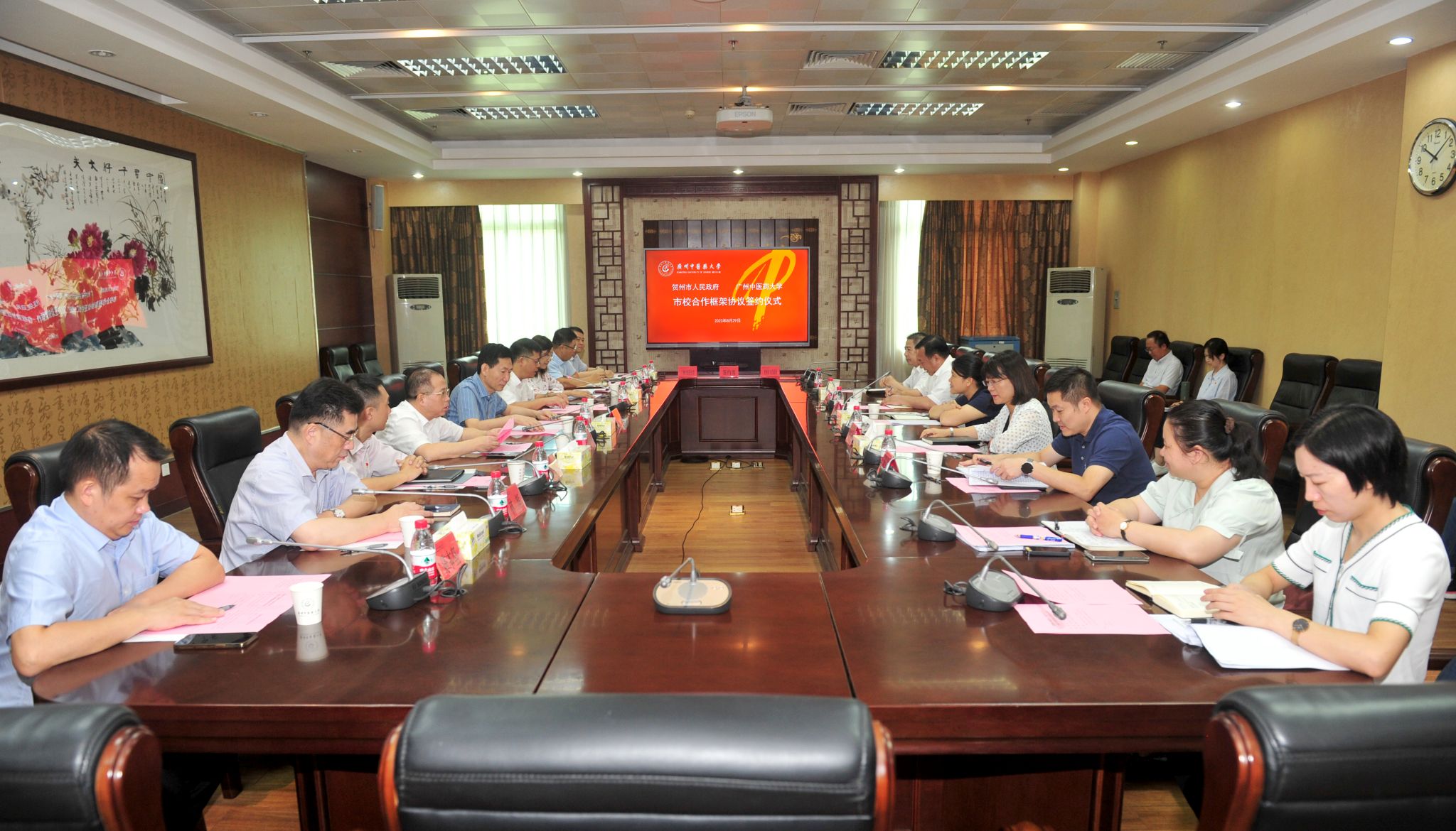 beat365英国官网网站与贺州市人民政府续签市校合作框架协议