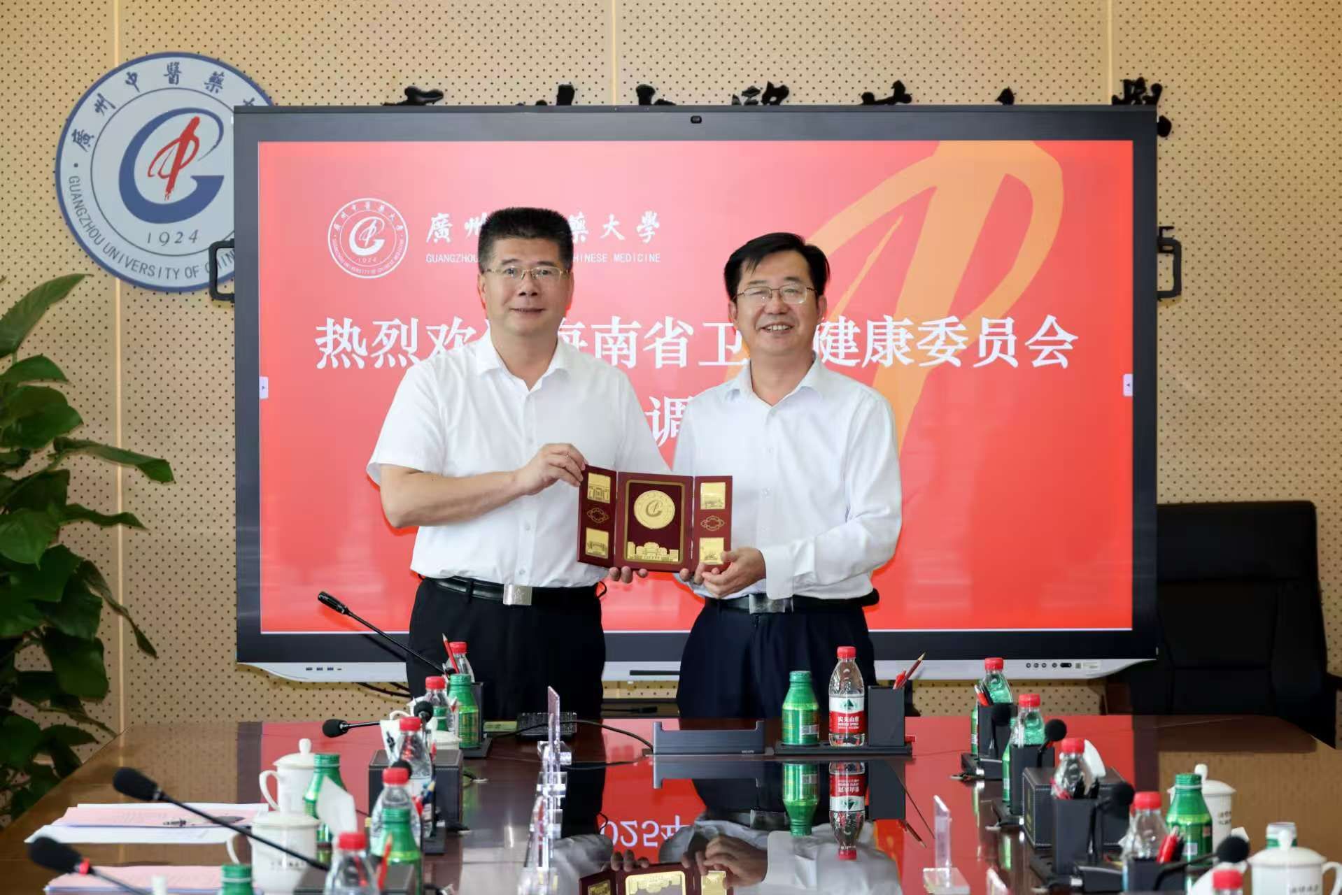 海南省卫生健康委党委书记、主任李文秀来校调研交流